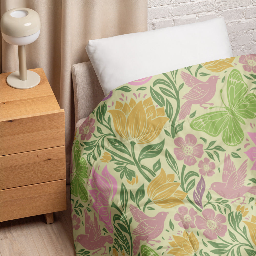 Held by nature – Comforter